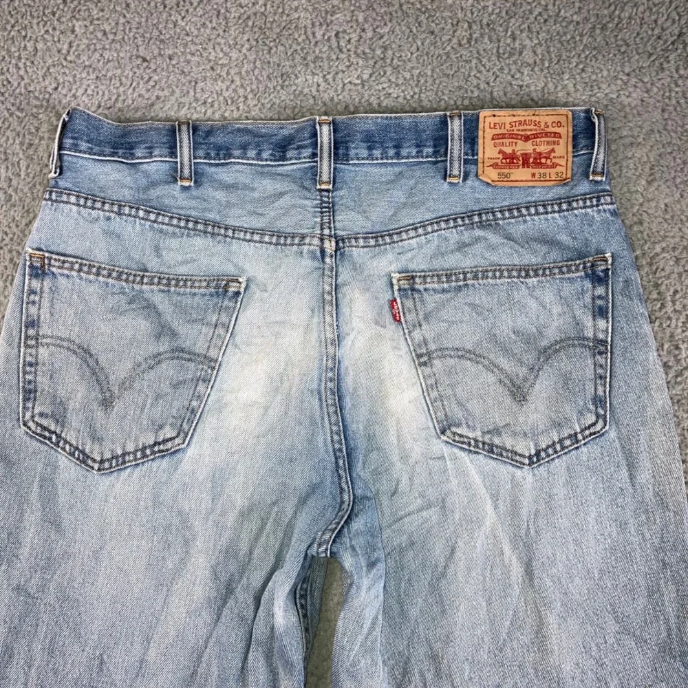 Vtg Levi's 550 Relaxed Fit Jeans Men 38x32‎ Light Wash Fit 36x31
